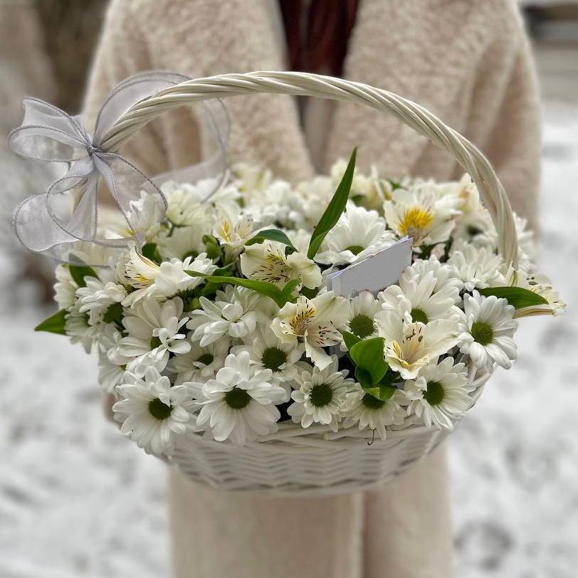 Корзина хризантем и альстро «Ксю»